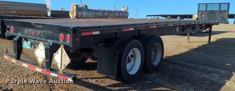 image for item MX9476 2002 Fruehauf flatbed trailer