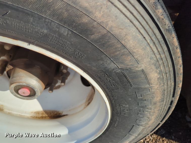 image for item MX9476 2002 Fruehauf flatbed trailer