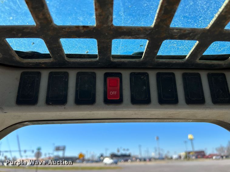 image for item NE9554 2012 Bobcat S175  skid steer loader