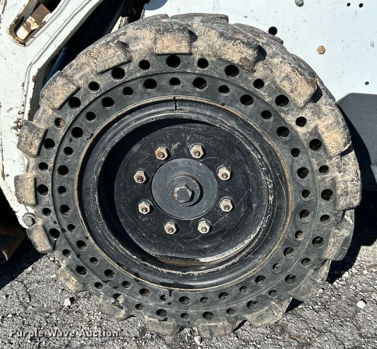 image for item NE9554 2012 Bobcat S175  skid steer loader