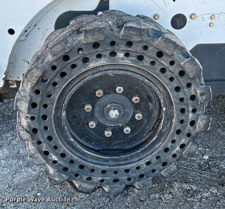 image for item NE9554 2012 Bobcat S175  skid steer loader