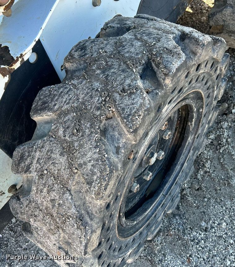 image for item NE9554 2012 Bobcat S175  skid steer loader