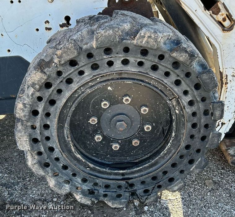 image for item NE9554 2012 Bobcat S175  skid steer loader