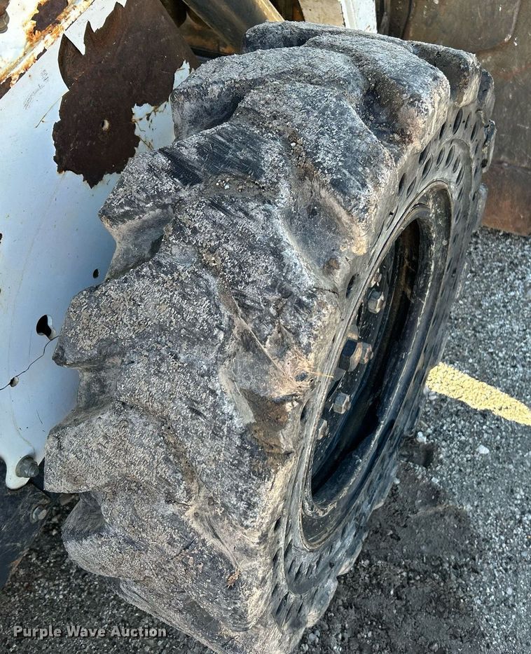 image for item NE9554 2012 Bobcat S175  skid steer loader