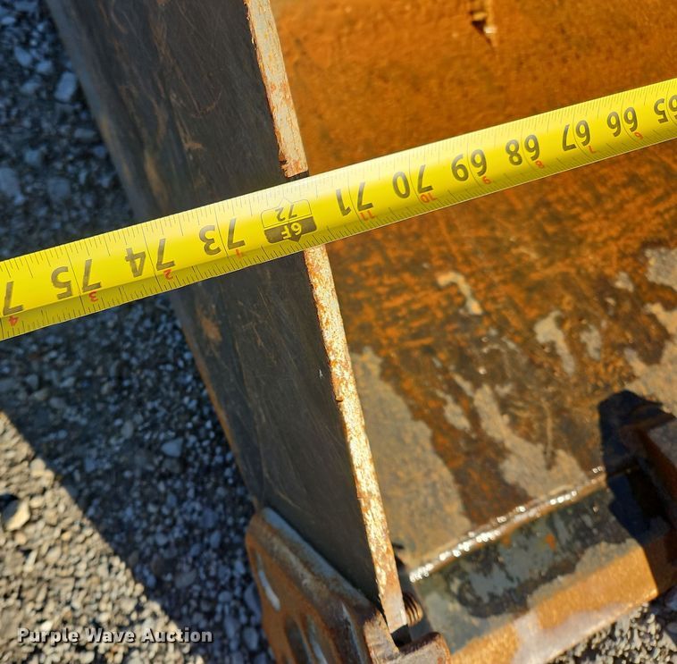 image for item NE9556 2022 Takeuchi TL8R-2  tracked skid steer loader