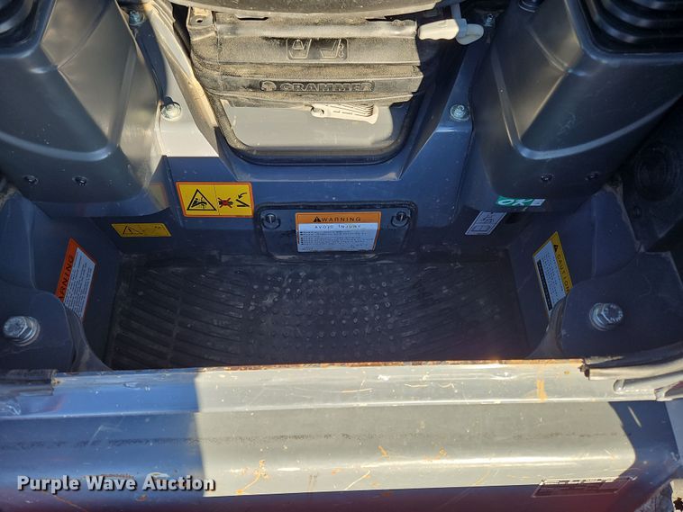 image for item NE9556 2022 Takeuchi TL8R-2  tracked skid steer loader