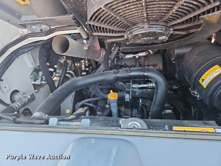 image for item NE9556 2022 Takeuchi TL8R-2  tracked skid steer loader