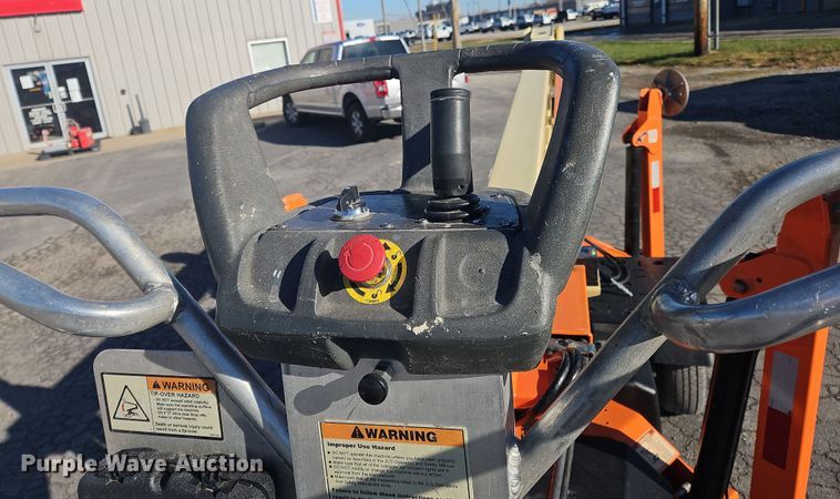 image for item NE9564 2020 JLG T350  boom lift