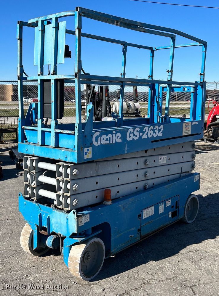 image for item NE9567 2005 Genie GS-2632  scissor lift
