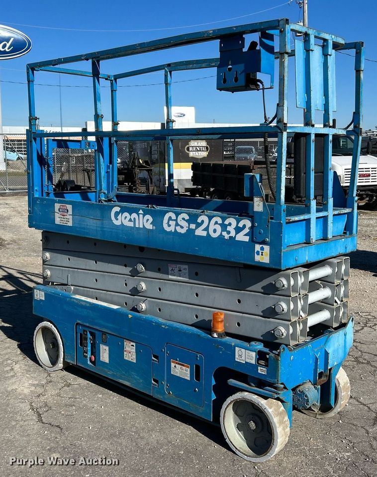 image for item NE9567 2005 Genie GS-2632  scissor lift
