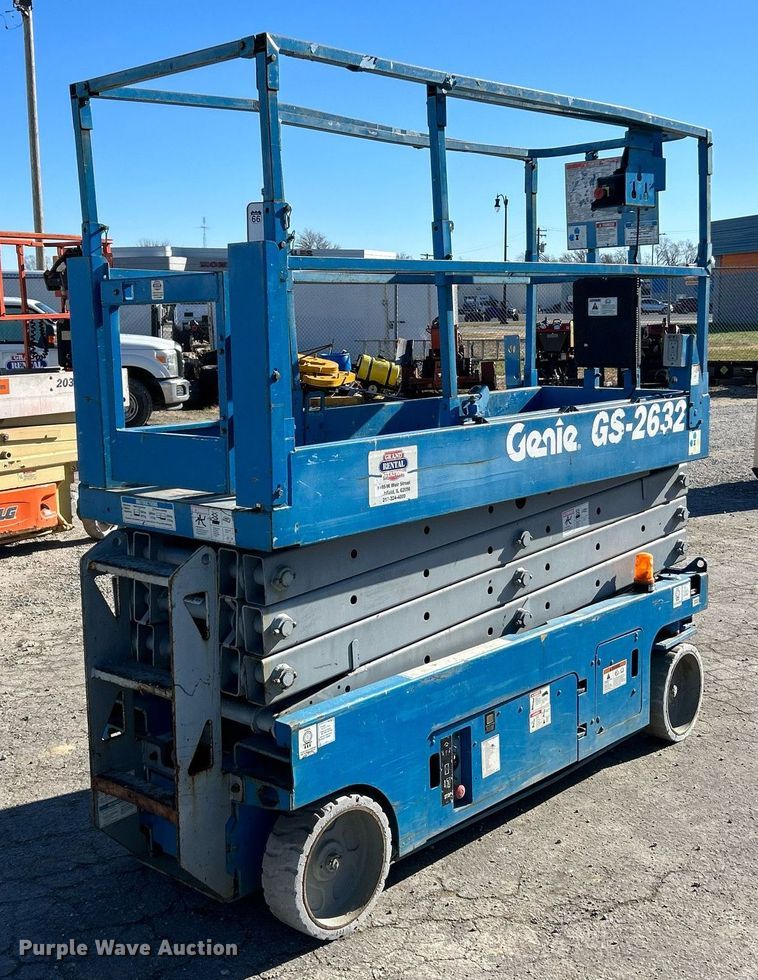 image for item NE9567 2005 Genie GS-2632  scissor lift