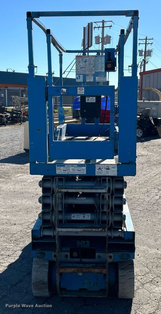 image for item NE9567 2005 Genie GS-2632  scissor lift