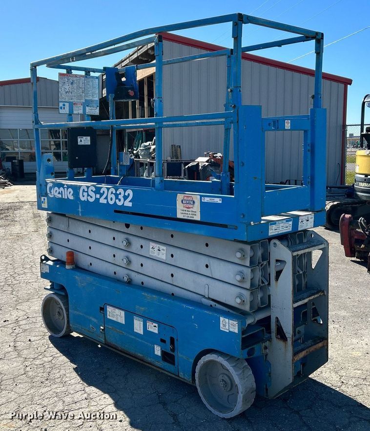 image for item NE9567 2005 Genie GS-2632  scissor lift