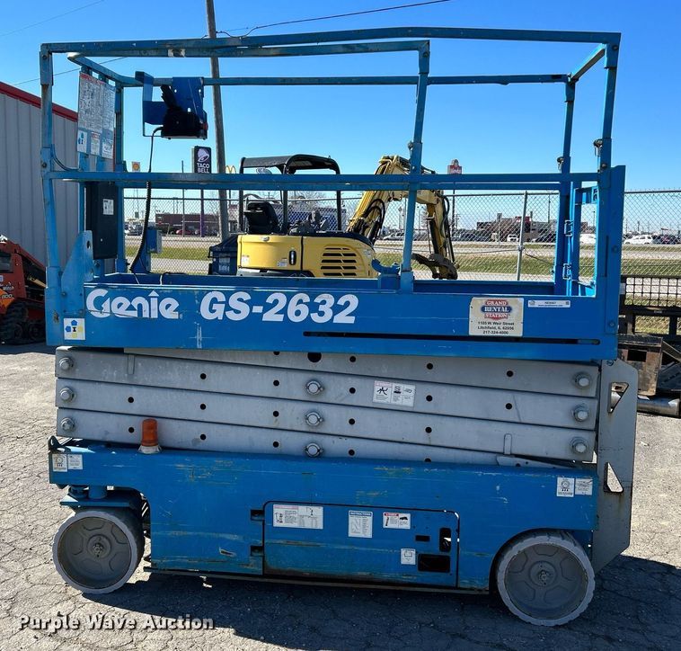 image for item NE9567 2005 Genie GS-2632  scissor lift