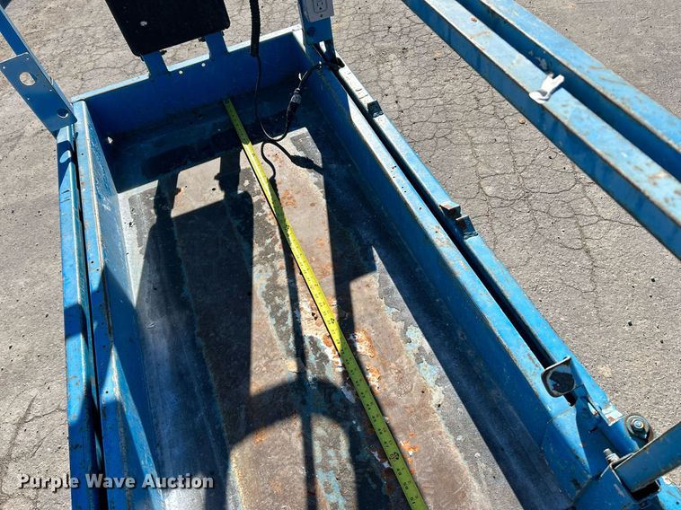 image for item NE9567 2005 Genie GS-2632  scissor lift