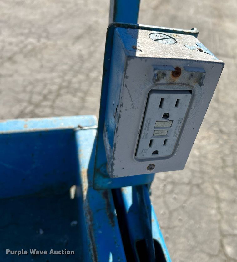 image for item NE9567 2005 Genie GS-2632  scissor lift