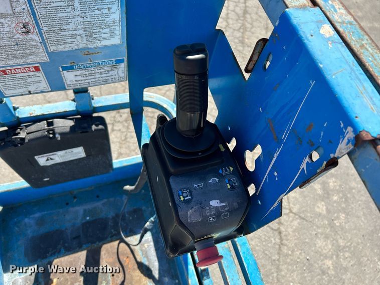 image for item NE9567 2005 Genie GS-2632  scissor lift