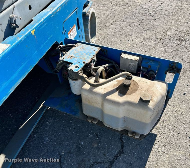 image for item NE9567 2005 Genie GS-2632  scissor lift