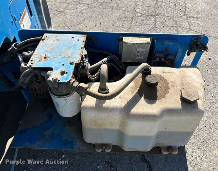 image for item NE9567 2005 Genie GS-2632  scissor lift