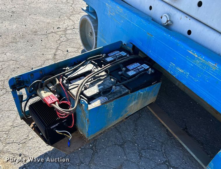 image for item NE9567 2005 Genie GS-2632  scissor lift