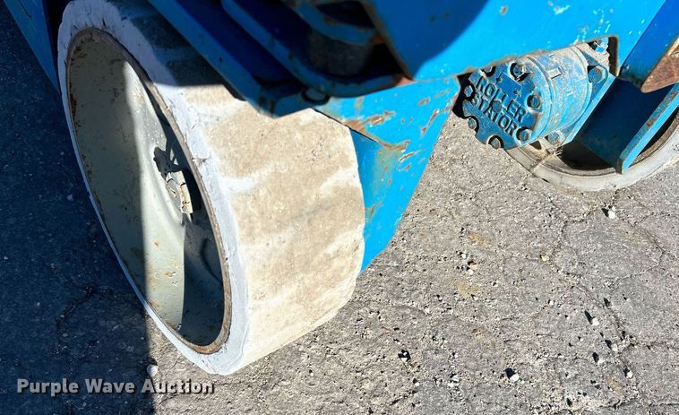 image for item NE9567 2005 Genie GS-2632  scissor lift