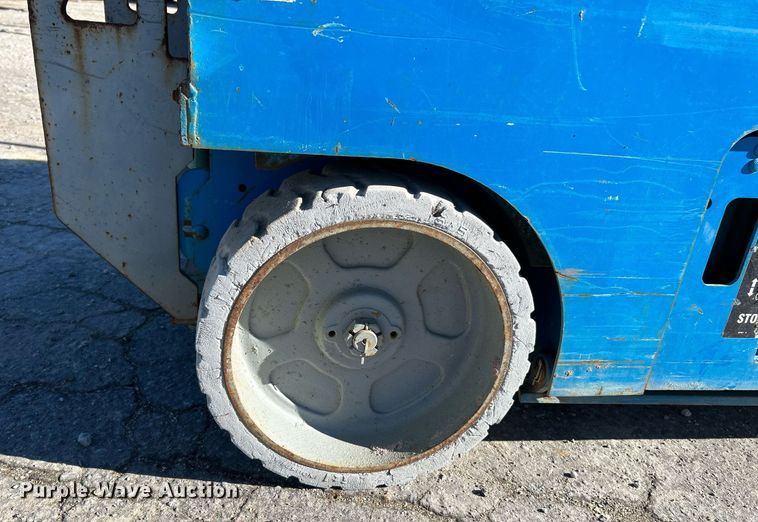 image for item NE9567 2005 Genie GS-2632  scissor lift