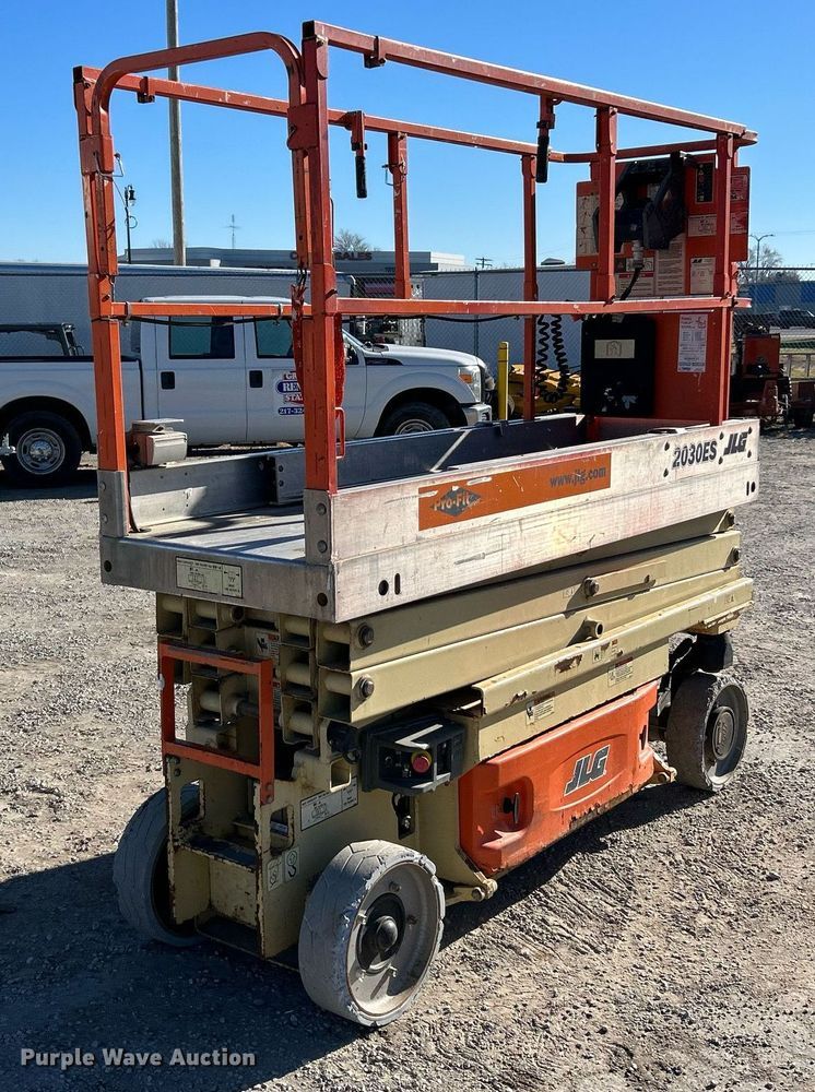image for item NE9568 2007 JLG 2030ES  scissor lift