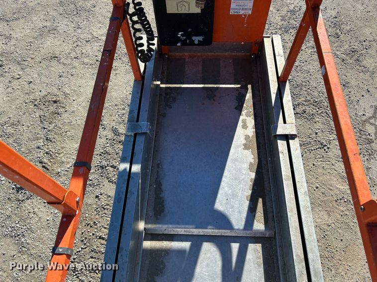 image for item NE9568 2007 JLG 2030ES  scissor lift