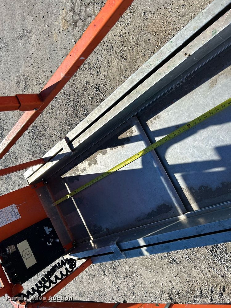 image for item NE9568 2007 JLG 2030ES  scissor lift