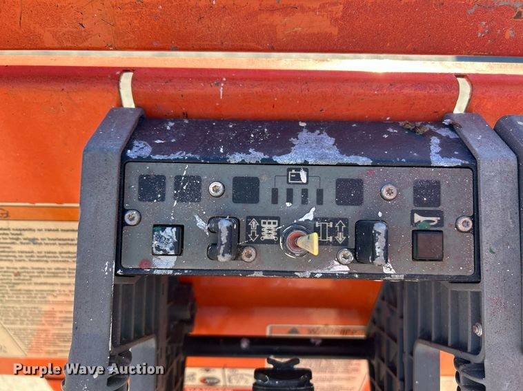 image for item NE9568 2007 JLG 2030ES  scissor lift
