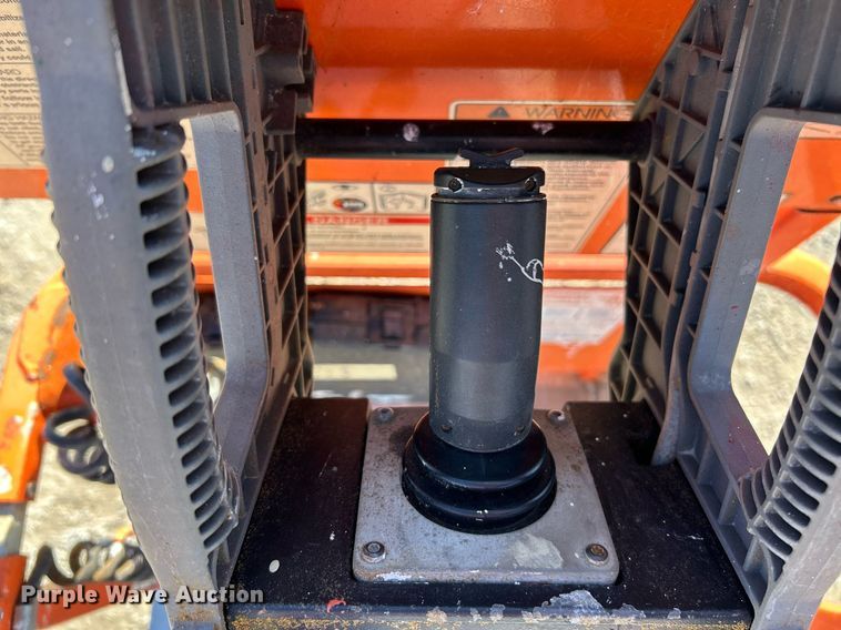 image for item NE9568 2007 JLG 2030ES  scissor lift