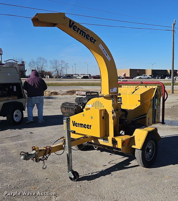 image for item NE9572 2015 Vermeer BC700XL  wood chipper