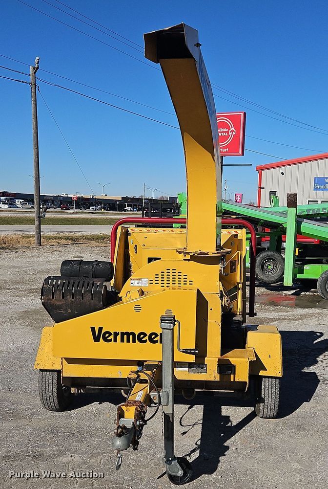 image for item NE9572 2015 Vermeer BC700XL  wood chipper