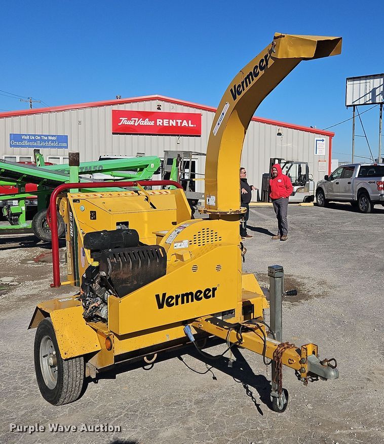 image for item NE9572 2015 Vermeer BC700XL  wood chipper