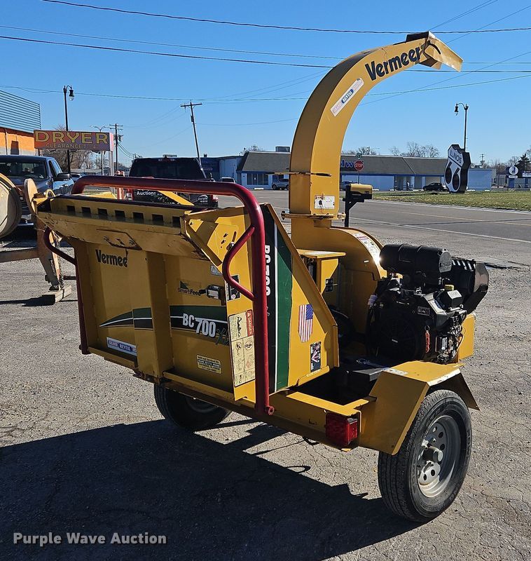 image for item NE9572 2015 Vermeer BC700XL  wood chipper