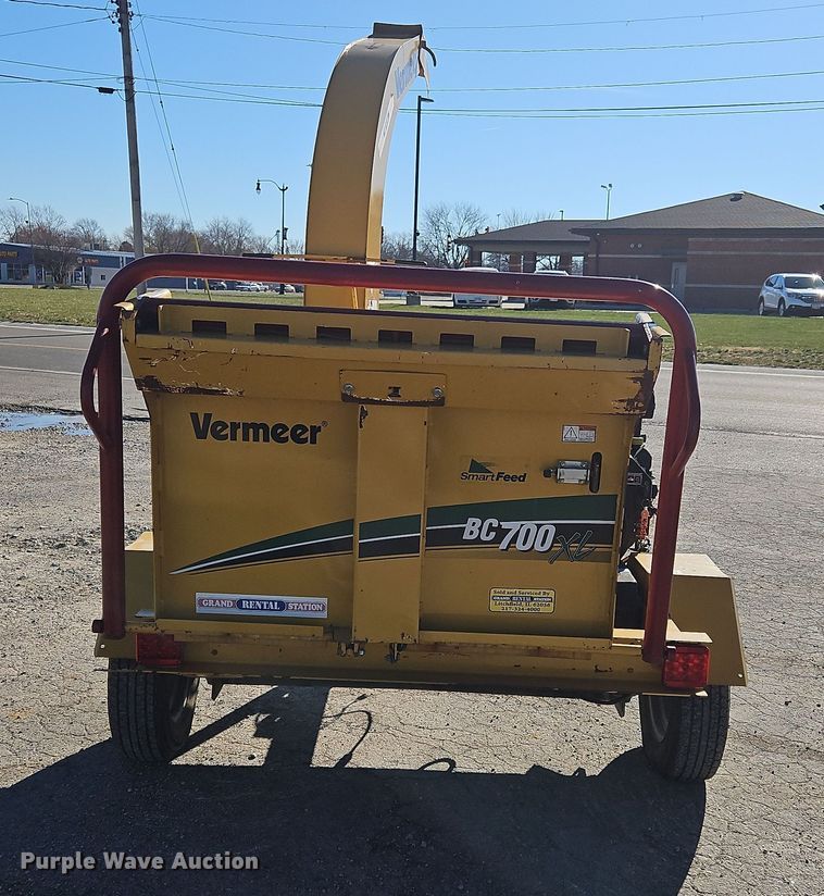 image for item NE9572 2015 Vermeer BC700XL  wood chipper
