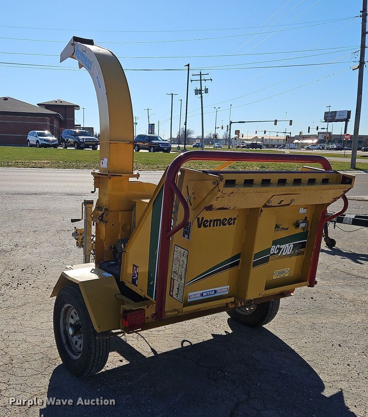 image for item NE9572 2015 Vermeer BC700XL  wood chipper