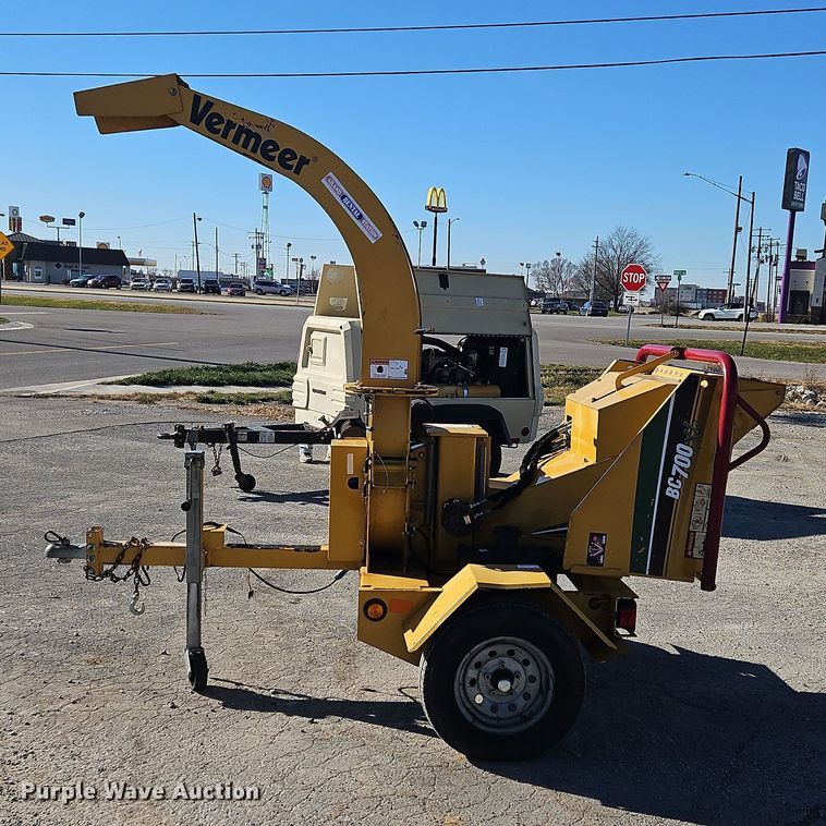 image for item NE9572 2015 Vermeer BC700XL  wood chipper