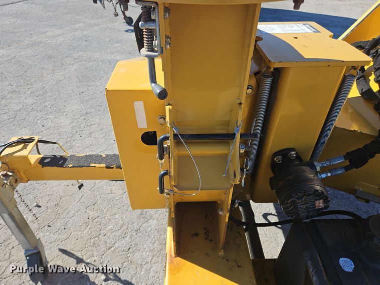 image for item NE9572 2015 Vermeer BC700XL  wood chipper
