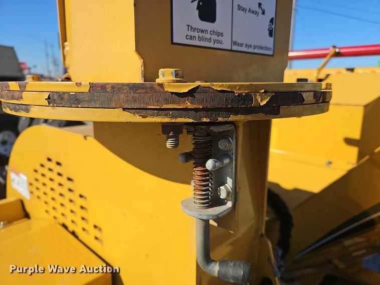 image for item NE9572 2015 Vermeer BC700XL  wood chipper