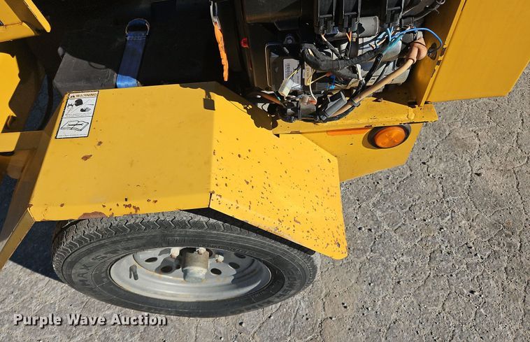 image for item NE9572 2015 Vermeer BC700XL  wood chipper