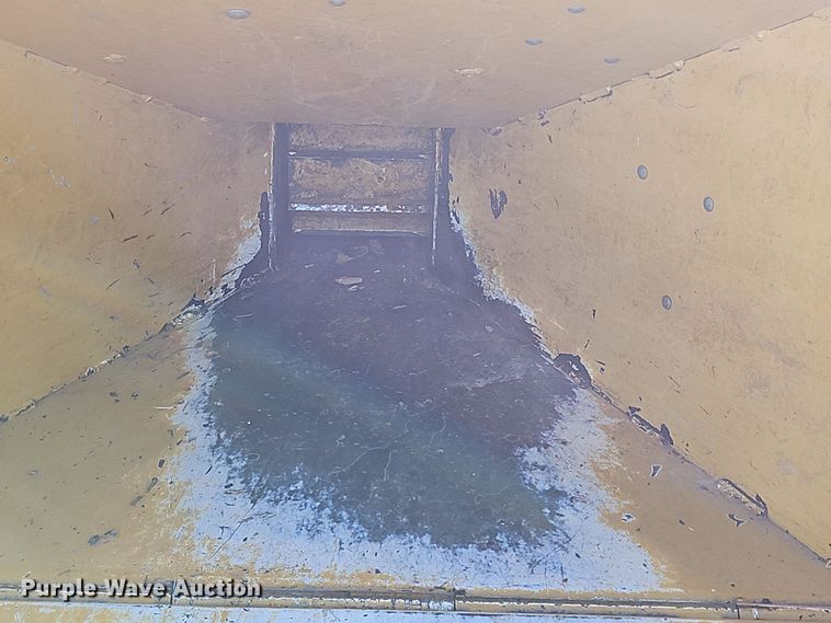 image for item NE9572 2015 Vermeer BC700XL  wood chipper