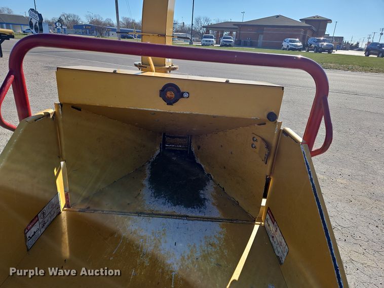 image for item NE9572 2015 Vermeer BC700XL  wood chipper