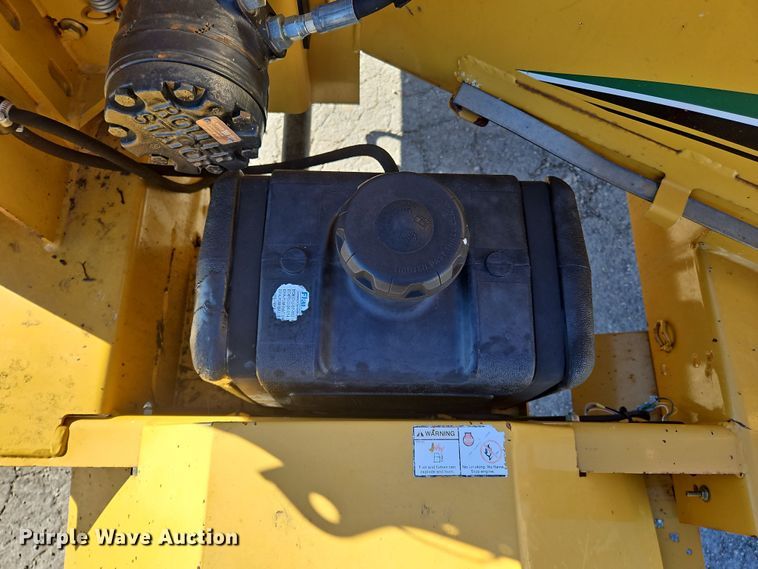 image for item NE9572 2015 Vermeer BC700XL  wood chipper