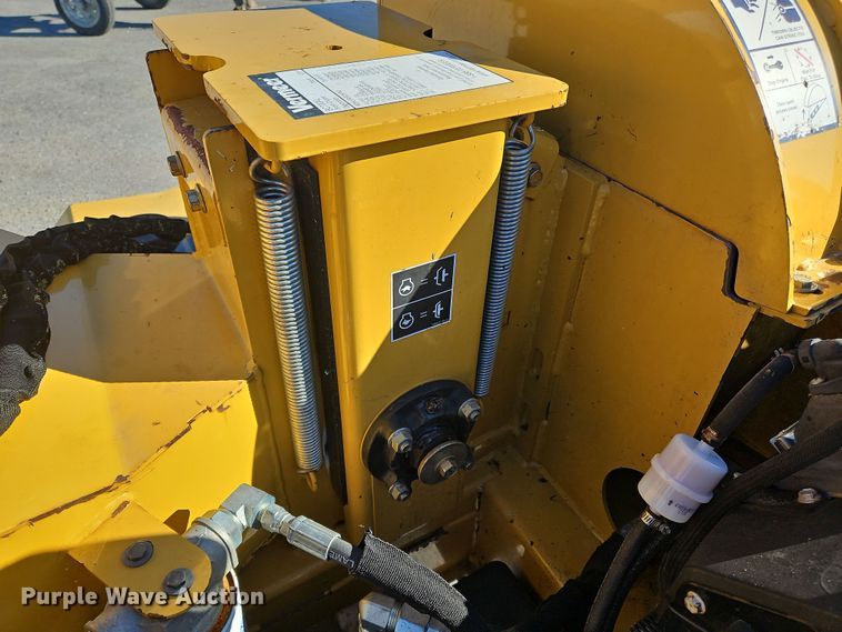 image for item NE9572 2015 Vermeer BC700XL  wood chipper
