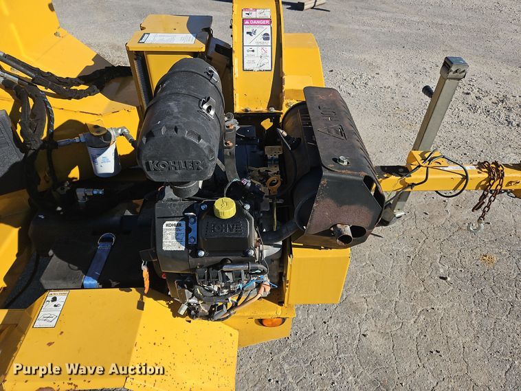 image for item NE9572 2015 Vermeer BC700XL  wood chipper