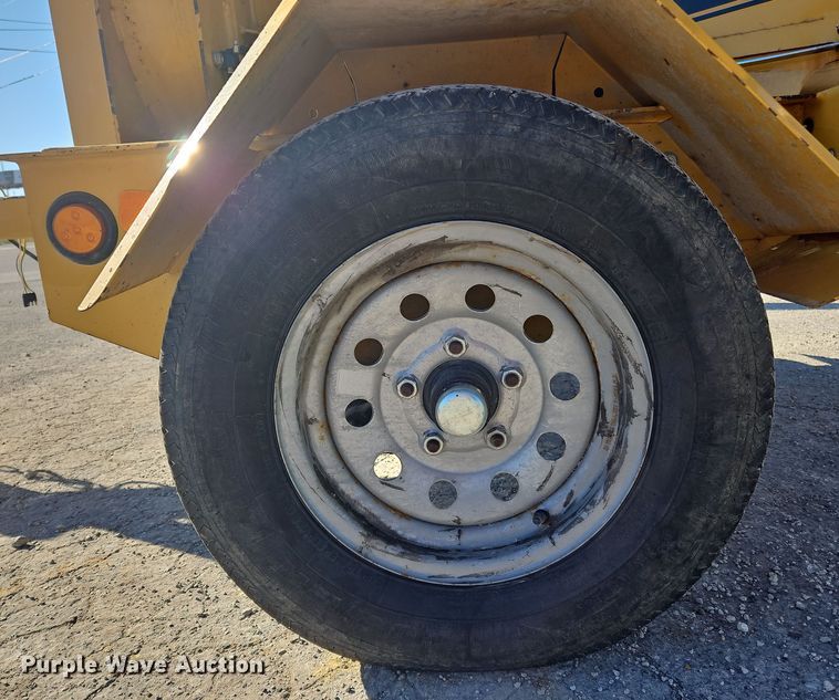 image for item NE9572 2015 Vermeer BC700XL  wood chipper