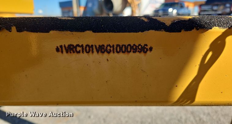 image for item NE9572 2015 Vermeer BC700XL  wood chipper