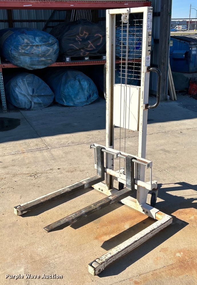 Jet pallet jack in Litchfield, IL Item NE9584 for sale Purple Wave