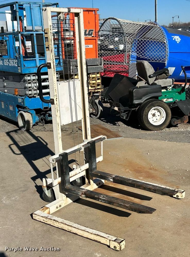 Jet pallet jack in Litchfield, IL Item NE9584 for sale Purple Wave